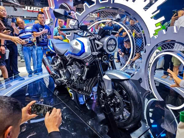 Honda cb500 super four 2026 truyền nhân thật sự của cb400 sf đã xuất hiện - 1