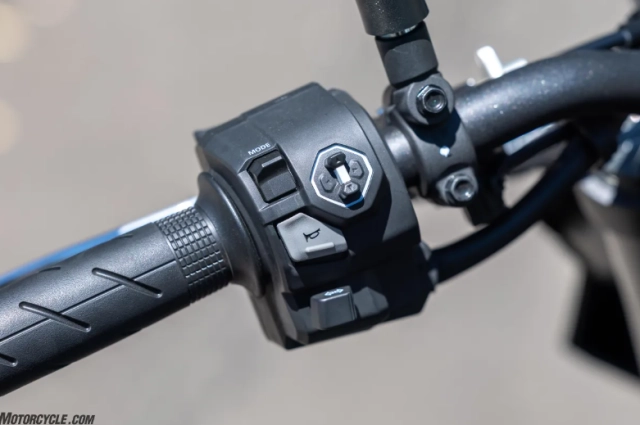 Honda cb750 hornet 2025 vs suzuki gsx-8s vs yamaha mt-07 anh em chọn xe nào - 11