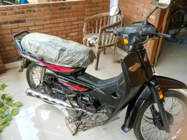 Honda dream lùn đời 1997 chưa sử dụng được rao bán với giá hơn 160 triệu đồng ở indo - 3
