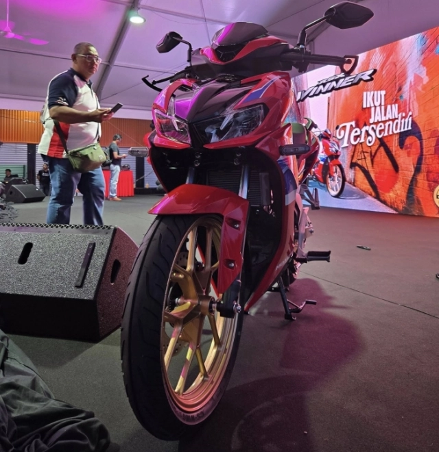 Honda ra mắt rs-x winner tricolor phiên bản giới hạn cực đẹp - được bổ sung nhiều trang bị thú vị - 8