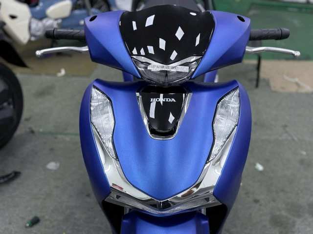 Honda sh150i 2025 nhập ý bản màu xanh dương nhám bất ngờ đổ bộ việt nam với giá dễ thở hơn - 1