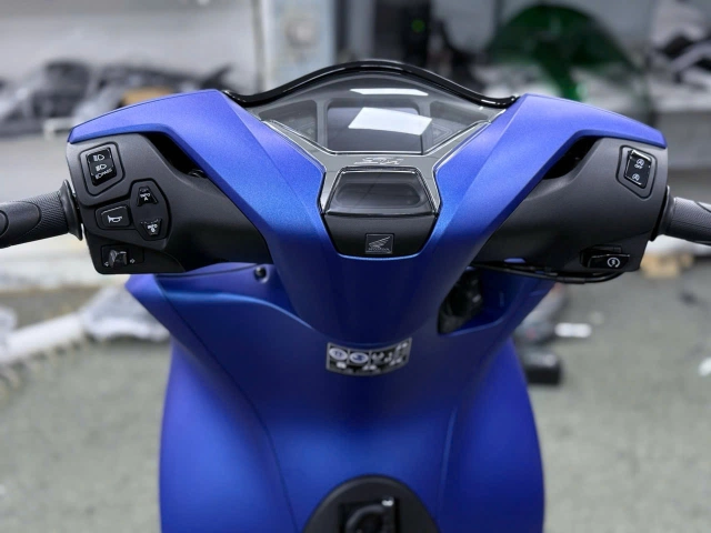 Honda sh150i 2025 nhập ý bản màu xanh dương nhám bất ngờ đổ bộ việt nam với giá dễ thở hơn - 5