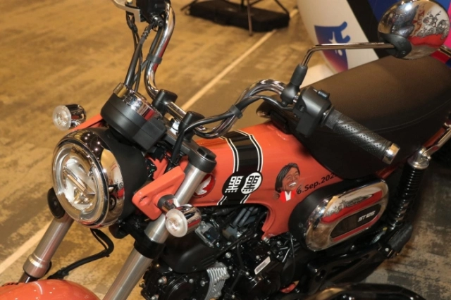Khám phá honda dax 125 phiên bản shigeru matsuzaki nhằm tôn vinh ca sĩ và diễn viên người nhật - 4