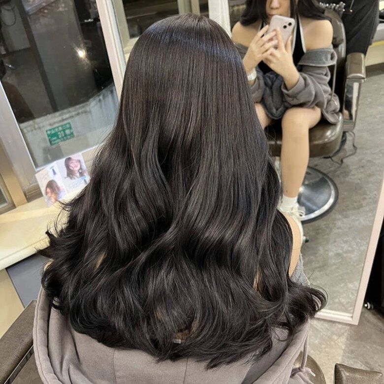 Không chỉ nịnh da và hack tuổi đây là màu tóc nhuộm sẽ hot nhất năm 2026 vẫn đẹp ngay cả khi phai màu - 3