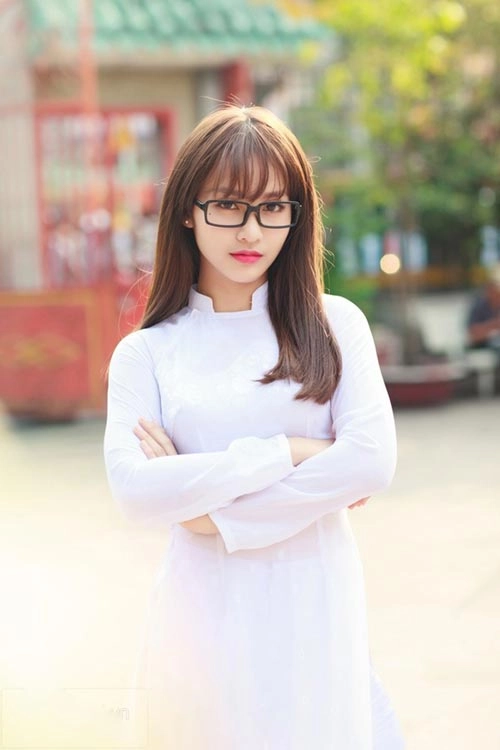 Kiểu tóc cực xinh cho cô giáo mặc áo dài ngày 2011 - 2