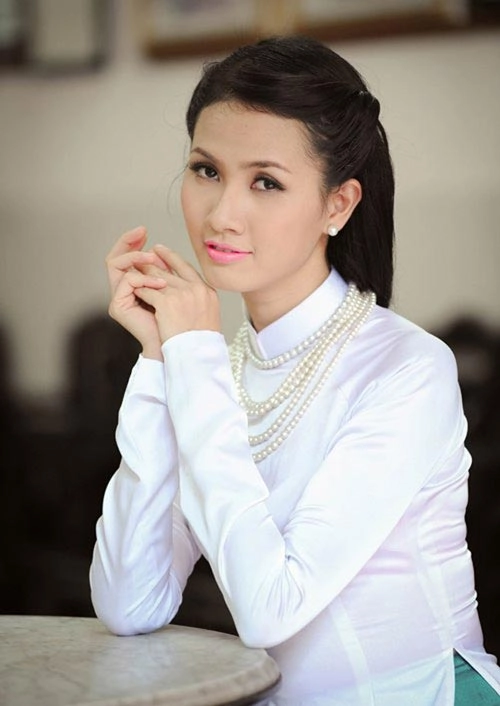 Kiểu tóc cực xinh cho cô giáo mặc áo dài ngày 2011 - 5