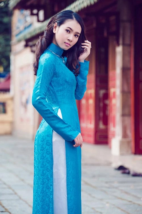 Kiểu tóc cực xinh cho cô giáo mặc áo dài ngày 2011 - 7