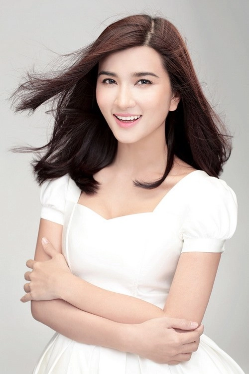 Kim tuyến lột xác với váy made in viet nam - 14