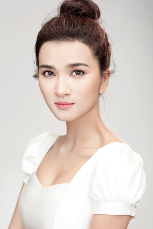 Kim tuyến lột xác với váy made in viet nam - 18