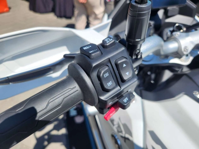 Kove 800x gt làn gió mới cho anh em đam mê adventure touring tại malaysia - 8