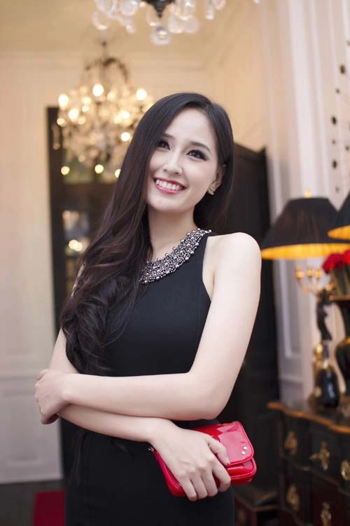 Mai phương thúy da sáng dáng thon hơn sau 8 năm đăng quang - 3