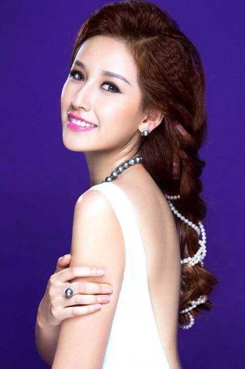 Mai phương thúy da sáng dáng thon hơn sau 8 năm đăng quang - 5