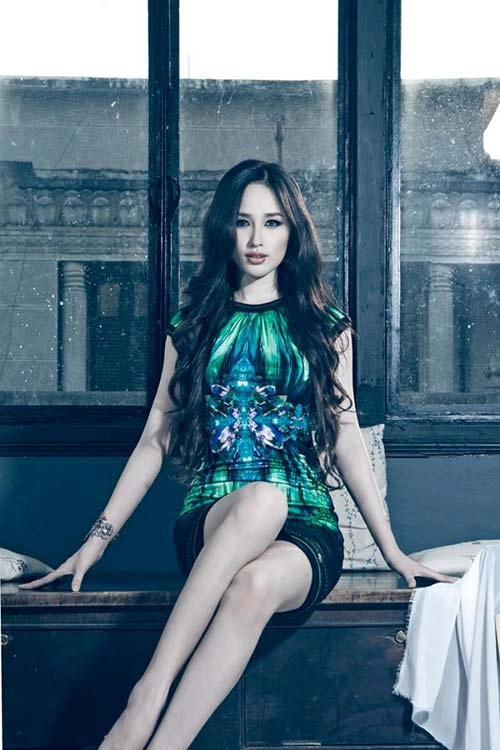 Mai phương thúy da sáng dáng thon hơn sau 8 năm đăng quang - 7