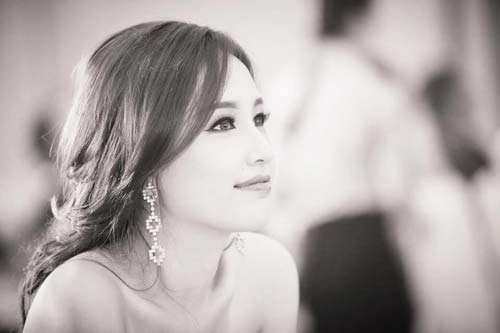 Mai phương thúy da sáng dáng thon hơn sau 8 năm đăng quang - 8