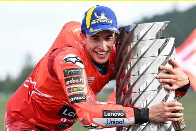 Marc marquez rơi nước mắt sau khi trở lại với chức vô địch motogp tôi cảm thấy bình yên - 1