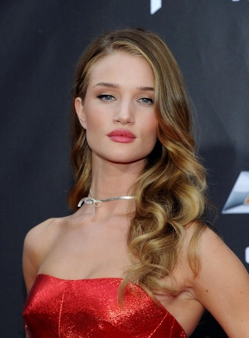 Mặt vuông chữ điền gò mái cao mới là chuẩn minh tinh thế giới nhé các chị em - 12