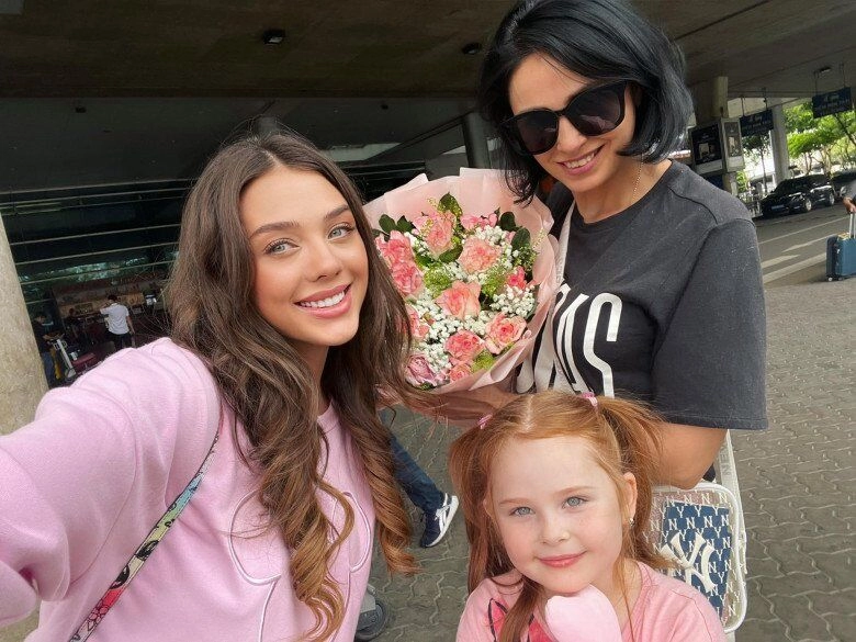 Mẹ vợ bùi tiến dũng sinh ở nơi phụ nữ đẹp nhất thế giới nhìn sang mẹ vợ đoàn văn hậu càng trầm trồ hơn - 2