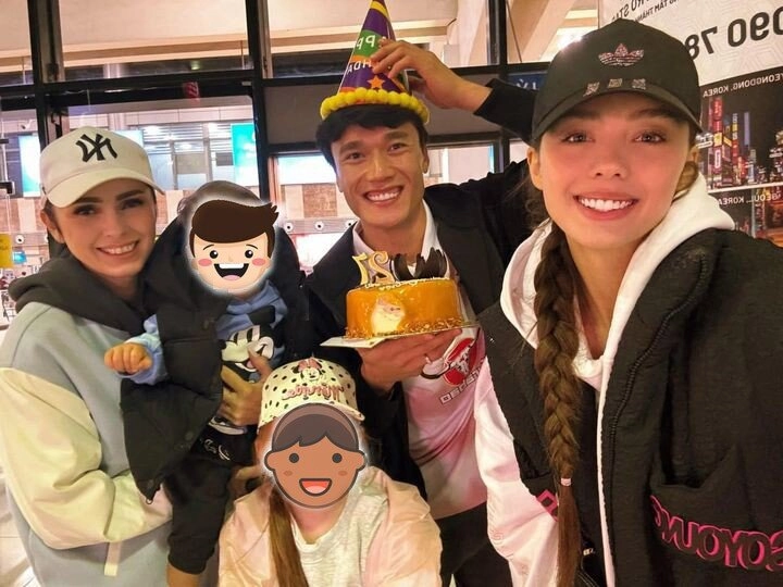 Mẹ vợ bùi tiến dũng sinh ở nơi phụ nữ đẹp nhất thế giới nhìn sang mẹ vợ đoàn văn hậu càng trầm trồ hơn - 3