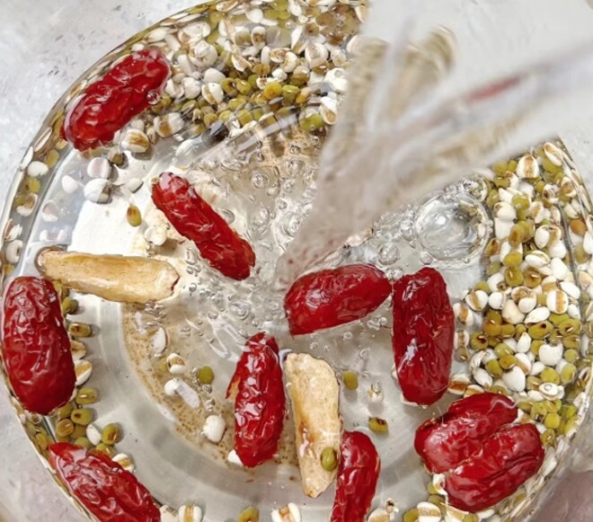 Mỗi ngày uống một cốc nước này thay trà sữa chỉ sau 7 ngày da trắng hồng hào không tì vết khỏi cần đi spa - 4