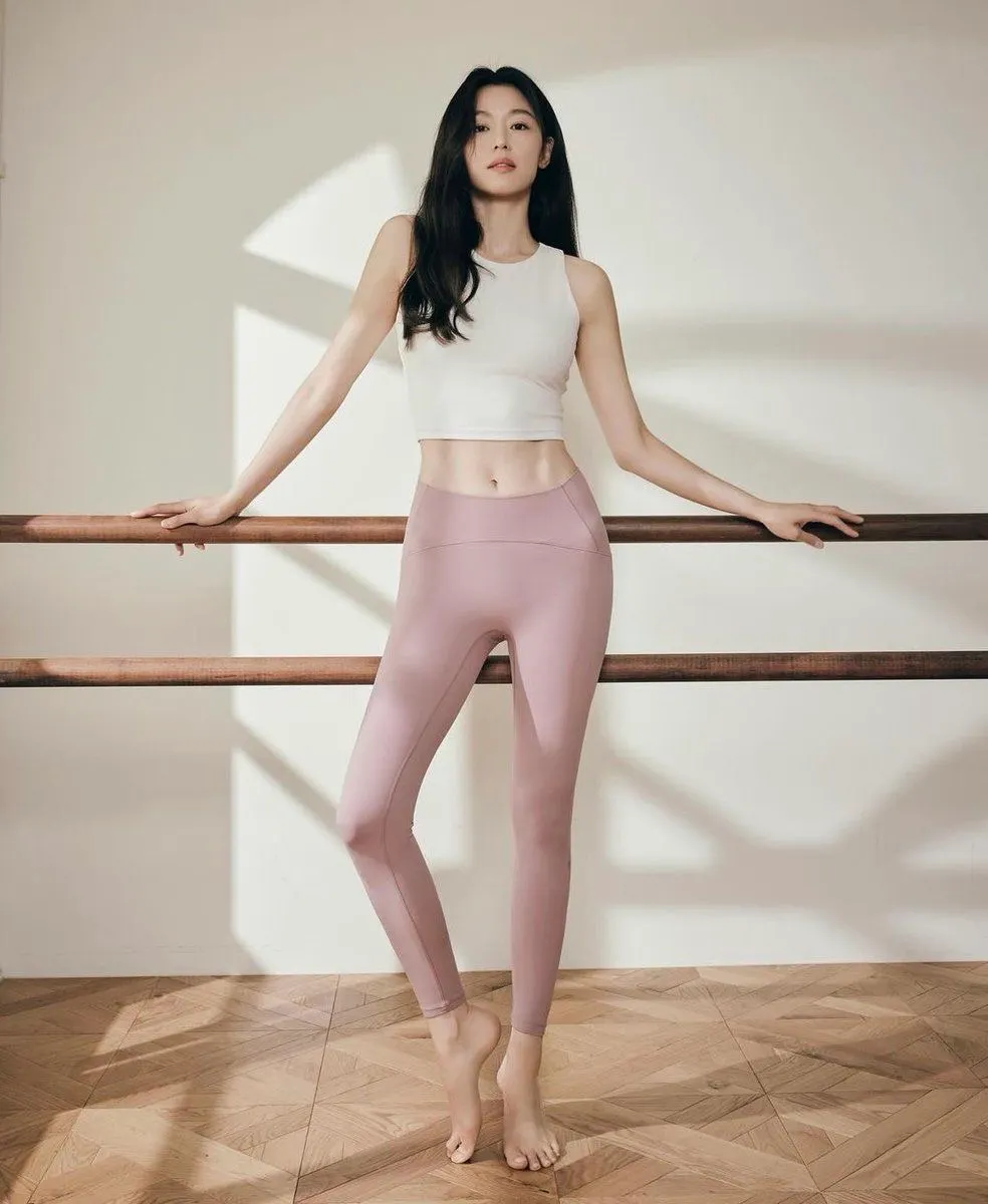 Mỹ nhân đẹp số 1 việt nam sống lành mạnh hệt mợ chảnh giữ đức tính con nhà quân đội nên u35 vẫn trẻ như gái 18 - 12