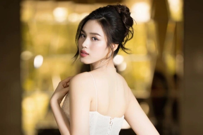 Mỹ nhân thanh hóa có làn da đẹp nhất hhvn nay sống như phú bà lộ 1 điểm giống phu nhân hào môn phương nhi - 1