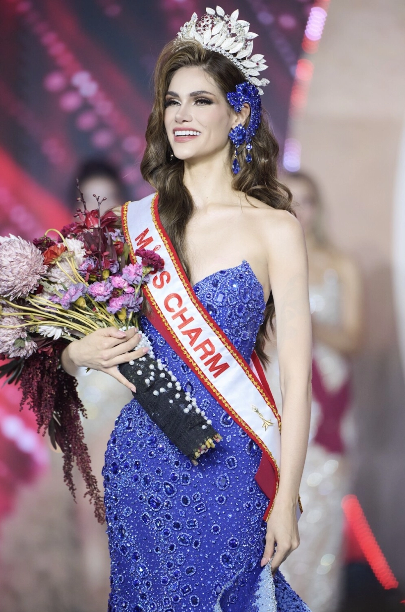 Mỹ nhân vượt mặt mai ngô đăng quang miss charm 2025 cao 1m82 camera thường khiến nhiều người ngỡ ngàng - 11