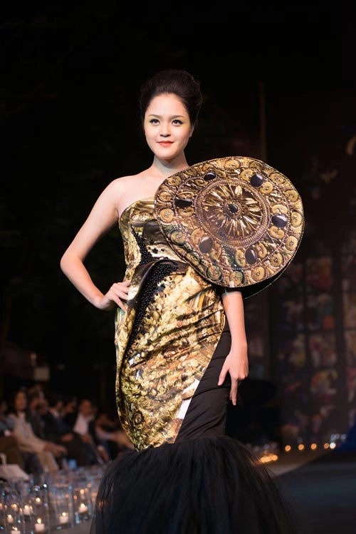 Ngọc hân vai trần gợi cảm ngày lạnh - 7