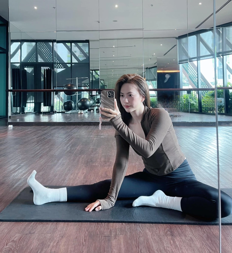 ngọc nữ trăm tỷ vbiz có mặt mộc cực phẩm da căng bóng phát mê nhờ chăm uống vàng lỏng của người nghèo - 5