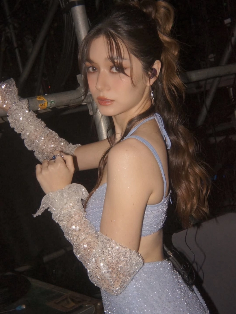 Nhan sắc nữ ca sĩ hát nhép 100 ở khai mạc sea games 33 - 6