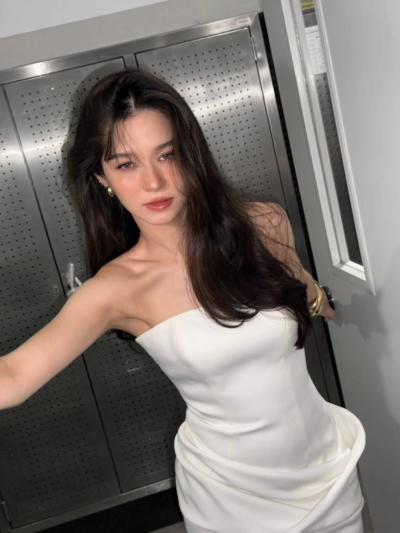 Nhan sắc nữ ca sĩ hát nhép 100 ở khai mạc sea games 33 - 7