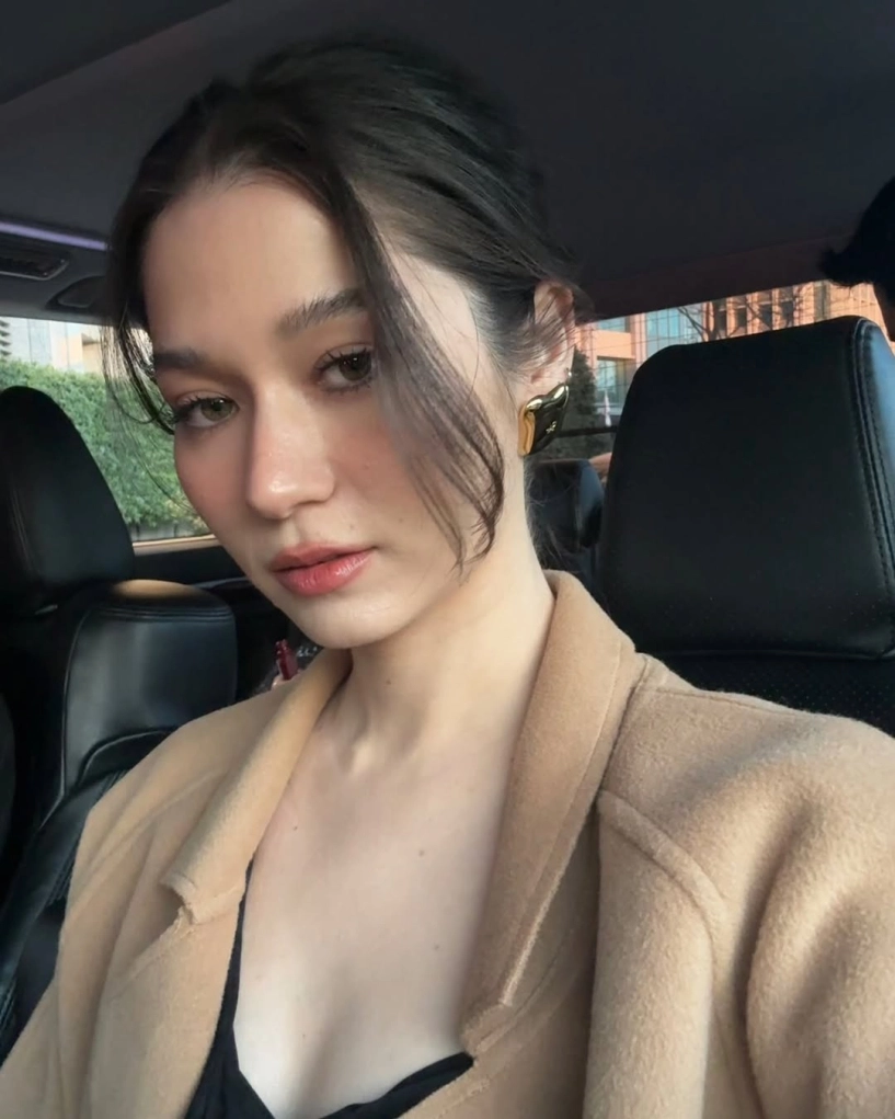 Nhan sắc nữ ca sĩ hát nhép 100 ở khai mạc sea games 33 - 9