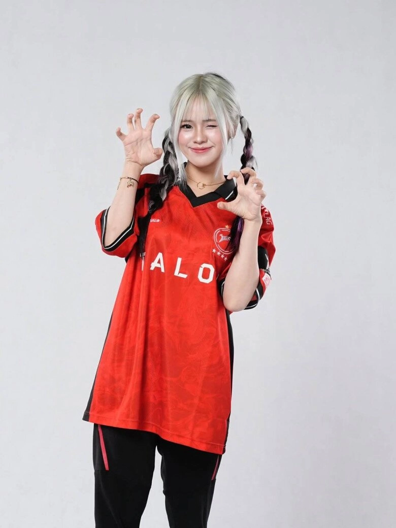 Nhan sắc nữ tuyển thủ thái lan hot mxh vì tố cáo gian lận của đồng đội tại sea games 33 gia thế cực khủng - 5