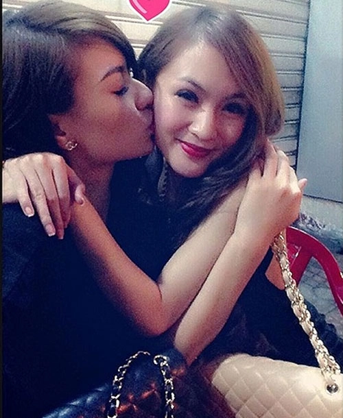 Những người đẹp việt thích hôn đồng giới - 12