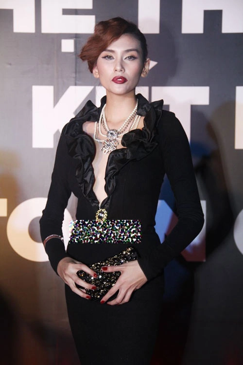 Những phong cách dọa ma của sao việt - 9