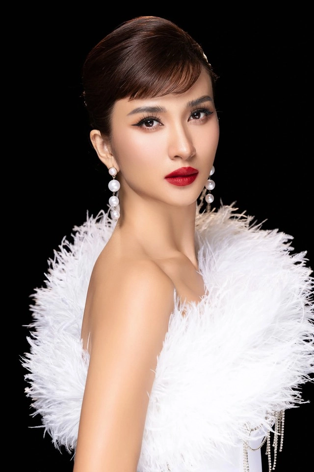 Nsưt kim tuyến nhan sắc ngày càng thăng hạng tuổi u40 - 1