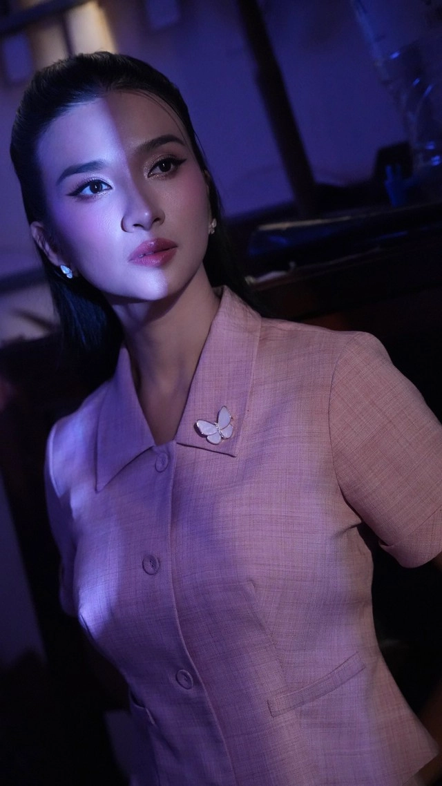 Nsưt kim tuyến nhan sắc ngày càng thăng hạng tuổi u40 - 3