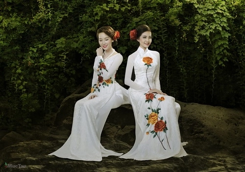 Ntk thuận việt mang áo dài du ngoạn thế giới - 5