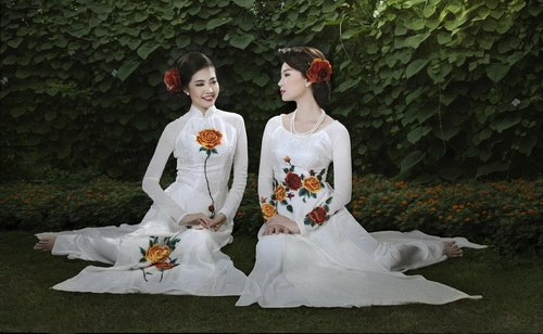 Ntk thuận việt mang áo dài du ngoạn thế giới - 11