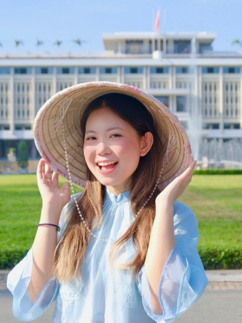 Nữ cơ phó u30 đốn tim với gương mặt búng ra sữa ăn mặc dễ thương như nữ sinh khác hẳn khi mặc đồng phục bay - 5