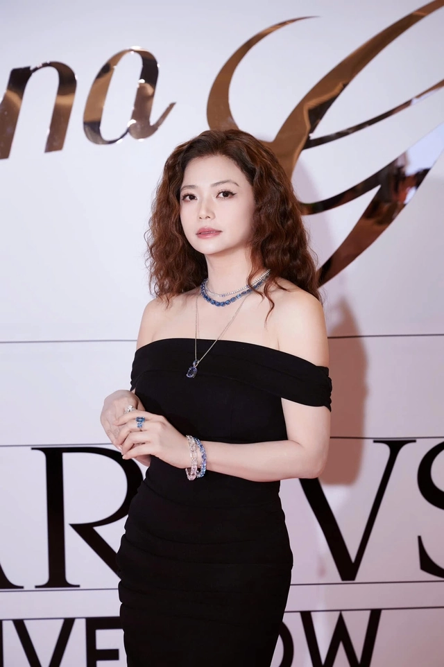 Nữ nsưt đang gây sốt trong phim giờ vàng gia đình trái dấu ở tuổi trung niên nhan sắc vẫn rực rỡ - 5