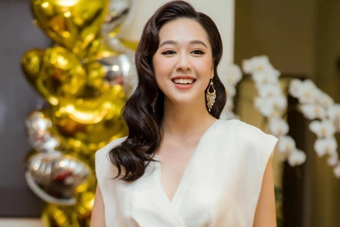 Nữ sinh ngoại giao là hoa khôi vtv quen ông chú giản dị sau mới biết là triệu phú nghỉ việc về làm mẹ vẫn xinh như hoa - 1