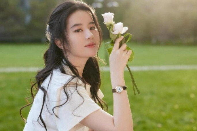 Nữ thần mặt mộc ở ẩn nhiều năm vì suýt bị huỷ nhan u50 trẻ không tuổi nhờ ly nước giá vài nghìn đồng mỗi sáng - 1