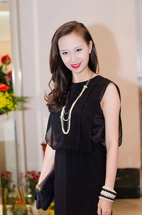 Phan thị lý khoe vẻ mặn mà khi mua sắm - 11