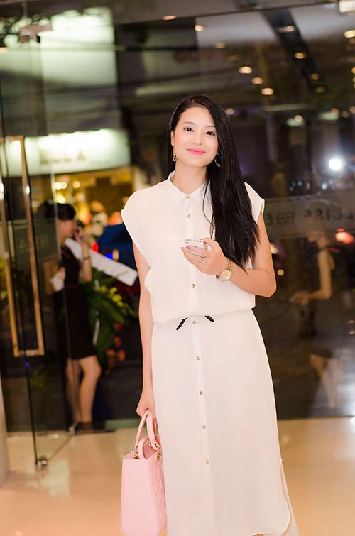 Phan thị lý khoe vẻ mặn mà khi mua sắm - 13