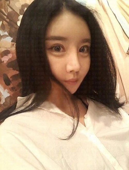 Phẫu thuật 20 lần để giống búp bê barbie - 4