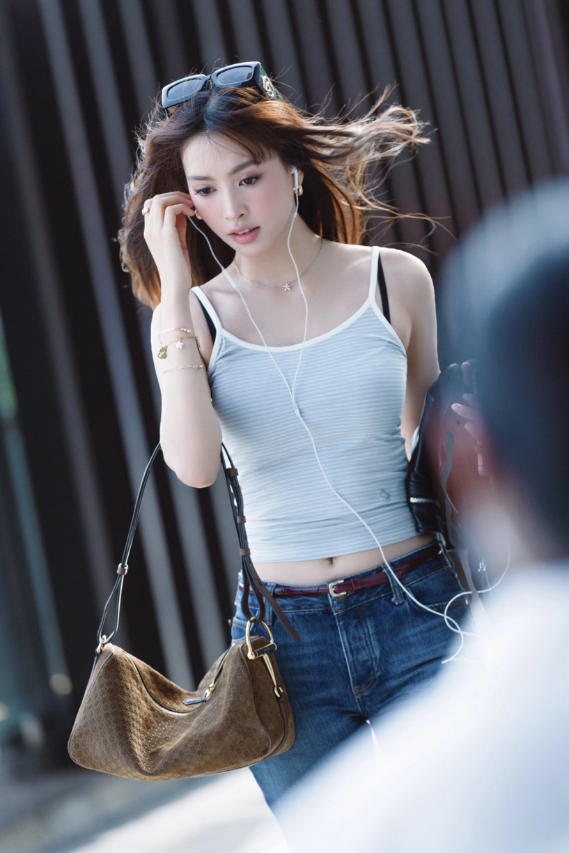 Phong cách street style bắt trend trạm tỷ của trần tiểu vy khiến fan xuýt xoa vì quá đẹp - 1