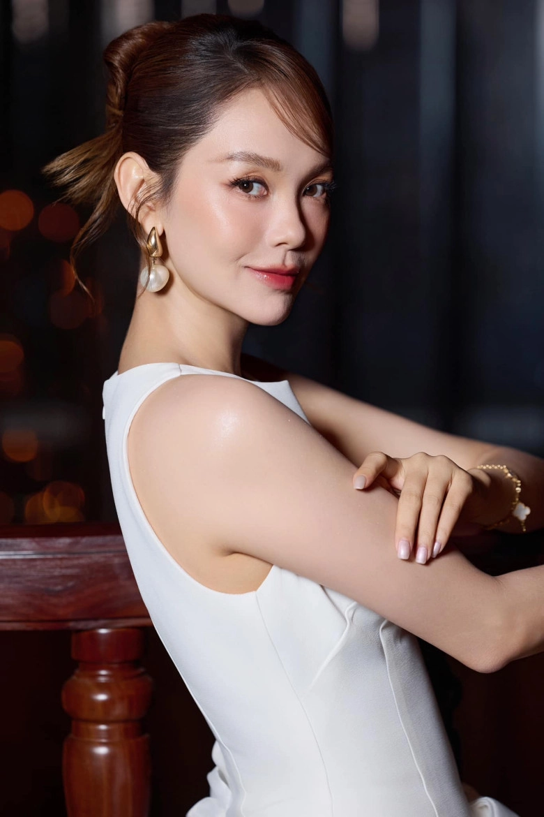 Phú bà vbiz mua đất 20000m2 để nuôi gà nhưng mỗi bữa ăn 1 thìa cơm uống nước rẻ bèo để no lâu giữ dáng đẹp - 1