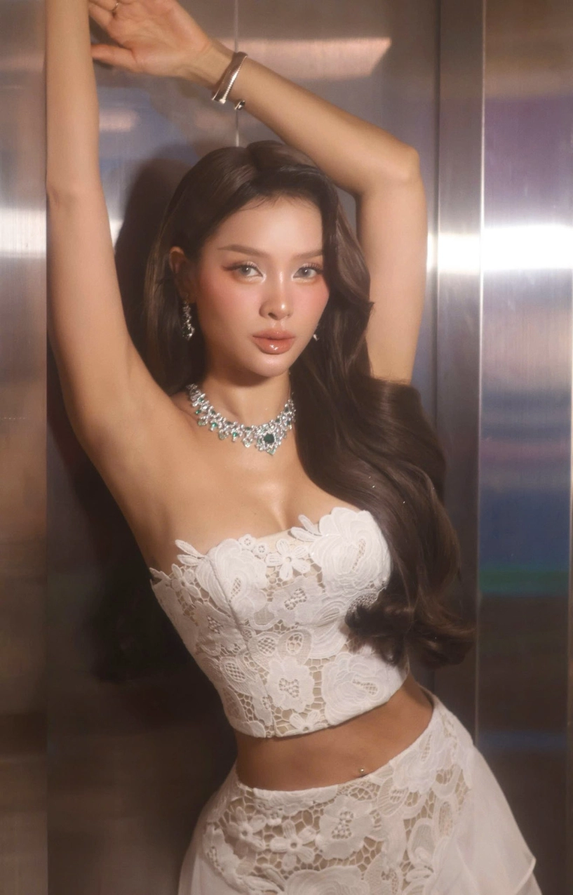 Phương trinh jolie đốt mắt với làn da nâu và body mẹ 3 con siêu thực - 3