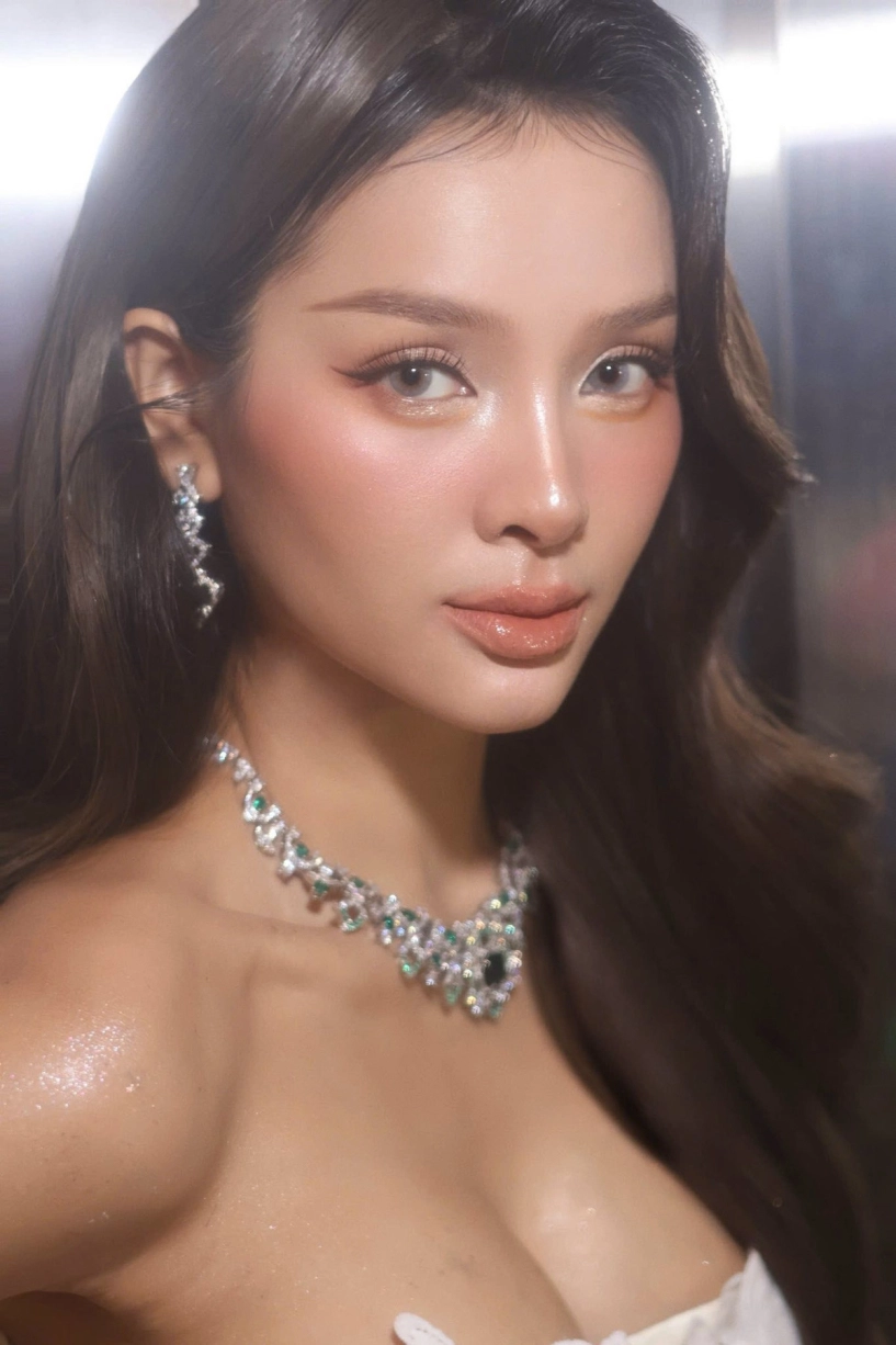 Phương trinh jolie đốt mắt với làn da nâu và body mẹ 3 con siêu thực - 4