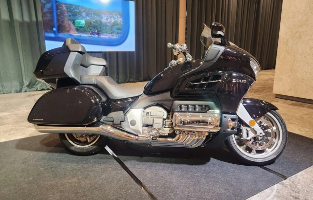 Quái vật touring souo 2000 8 xy-lanh vừa ra mắt liệu có đủ sức thách thức goldwing - 3